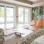 Z Kominkiem.. And Spa, Myweek פולניסה-ז'דוז'