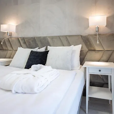 Z Kominkiem.. And Spa, Myweek アパート *